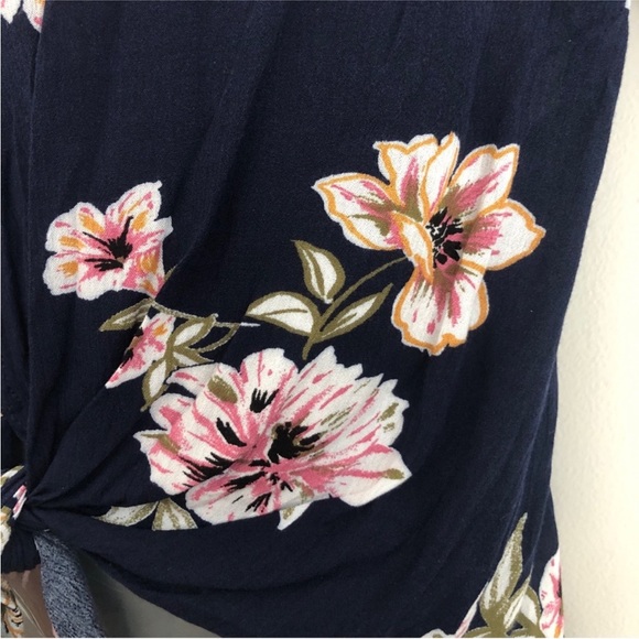 LUQ Rhee tie front navy floral print top small - Picture 6 of 8
